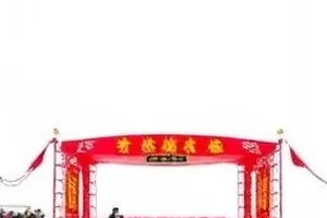《半糖告白》剧集封面，奶茶店玻璃上的手写便签